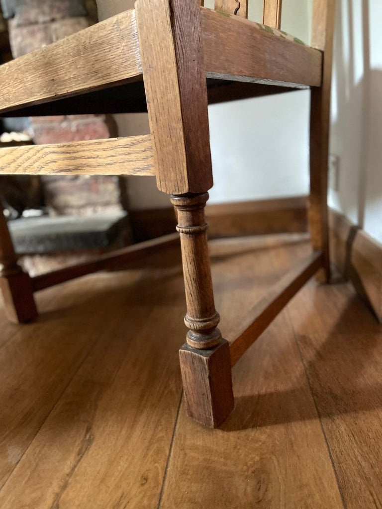 Pair of 1930s His and Her Oak Carver Chairs | The Lunatiques - Persora